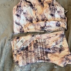 Old Navy Women's Tie-Dye Sports Bra and Leggings Set
